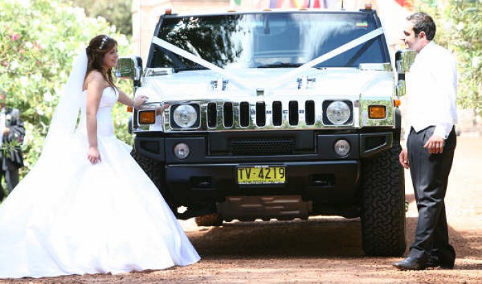 hummer-bride-groom-700.jpg