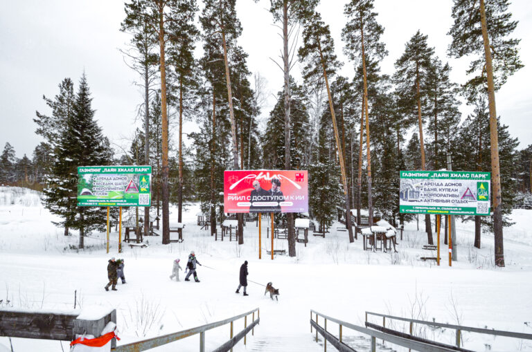 naruzhnaya-reklama-bilbord-v-peshekhodnoj-zone-volchikha-reklamnaya-konstrukcziya-13-format-6x3-m_10-768x509