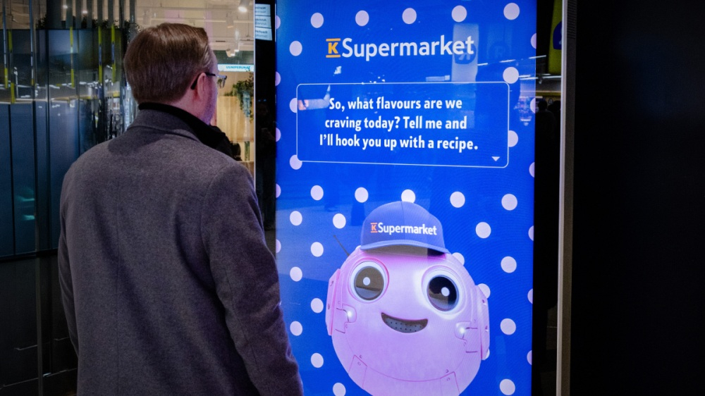 Finland debuts what may be the world ?s first public conversational digital display Powered by AI built for cooking