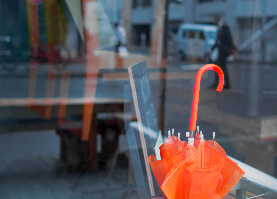 ����� ����