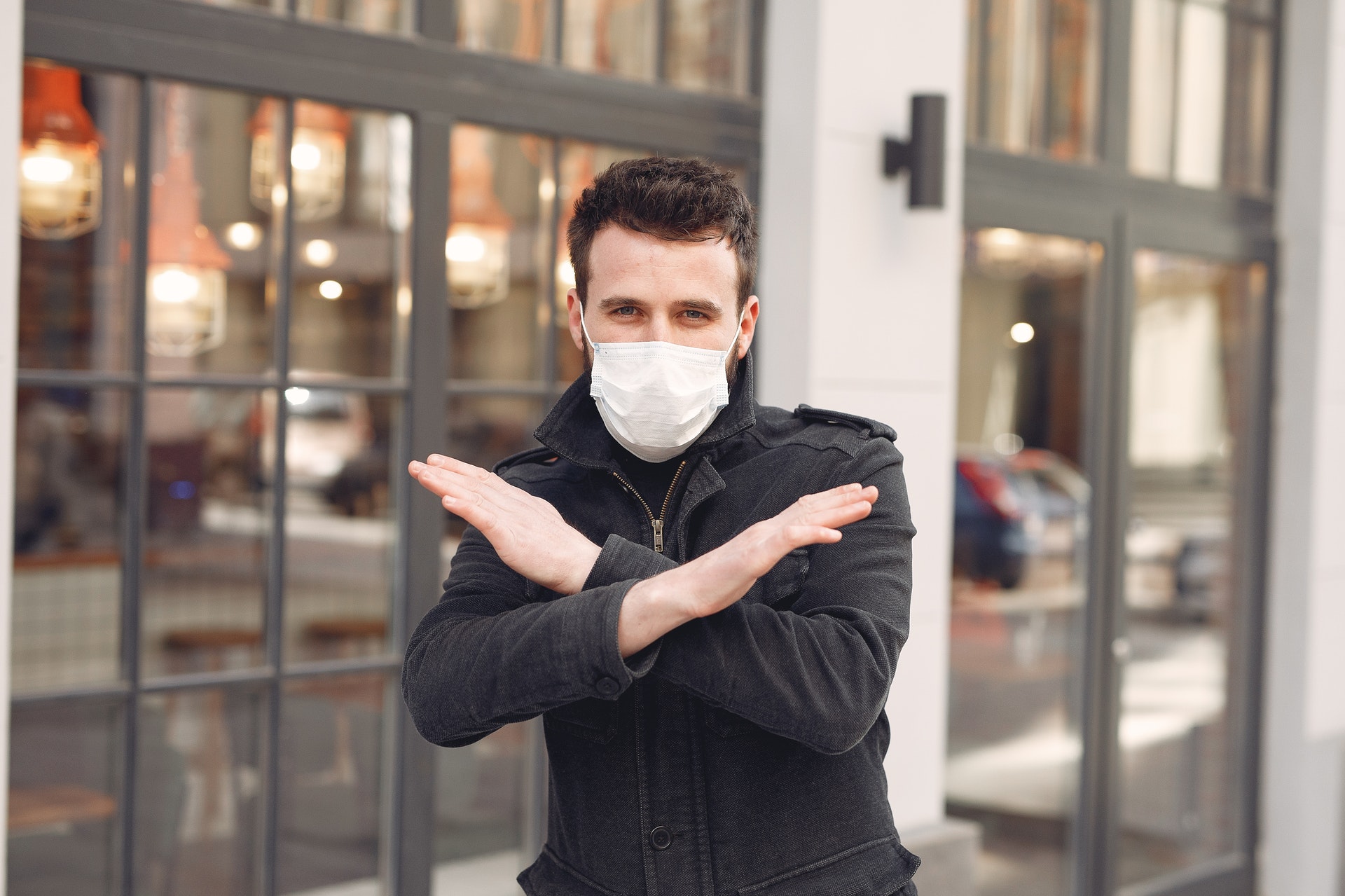 man-in-black-long-sleeve-shirt-wearing-white-face-mask-3983401.jpg