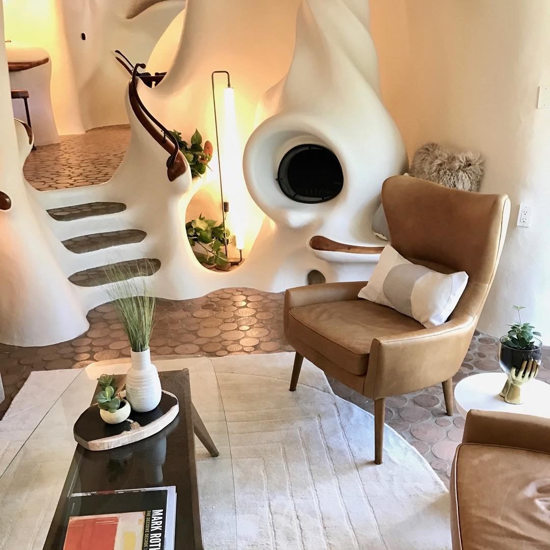 6918A33A-D9DF-4373-8826-5BD76D610F2B