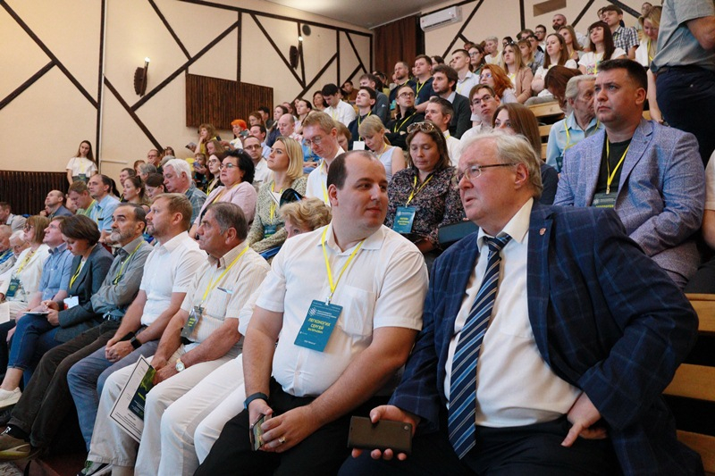 na-mezhdunarodnoj-konferencii-polimershhikov-2023-9
