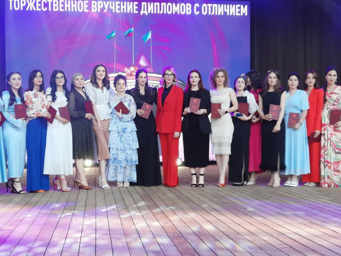 vecher-krasnyh-diplomov-16