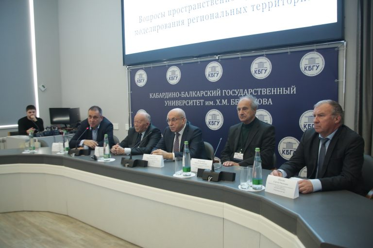 kruglyj-stol-matematikov-1-768x512