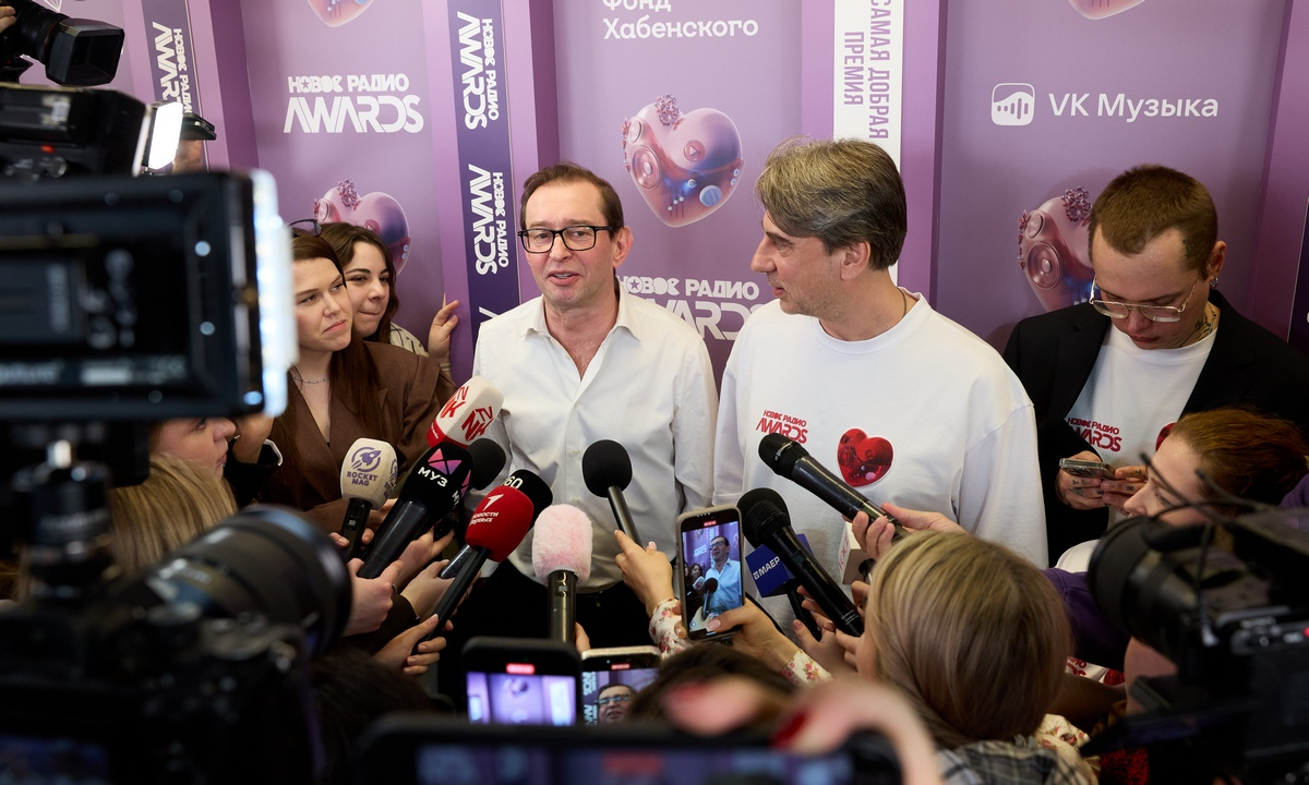 10 04   Awards_9999_122