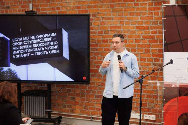 photo_5332362178029813535_x