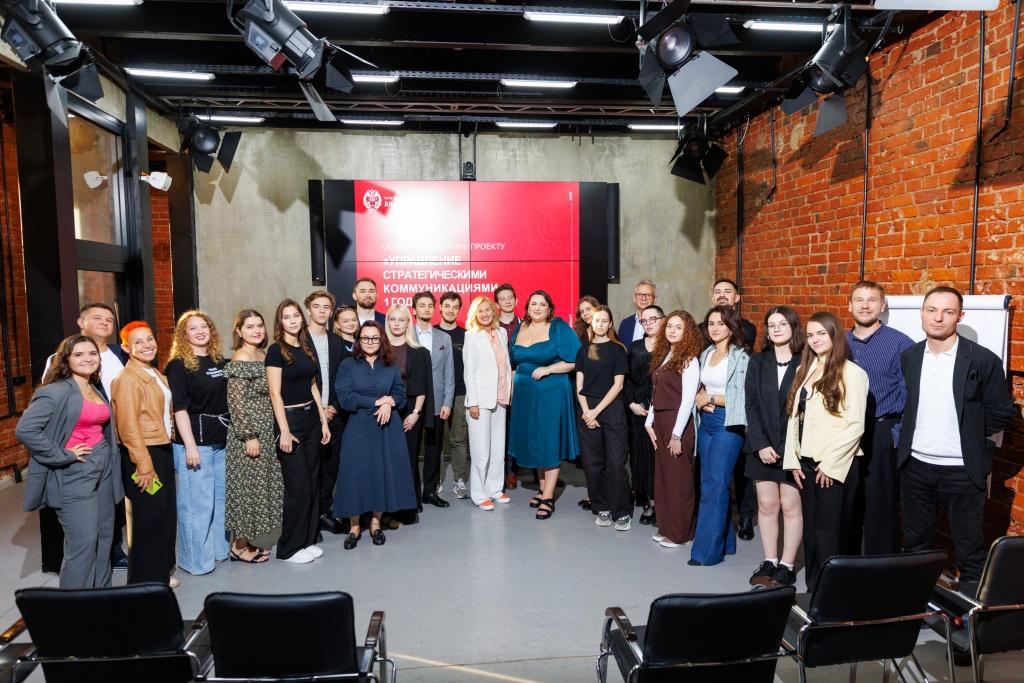 photo_5402243095527030925_y