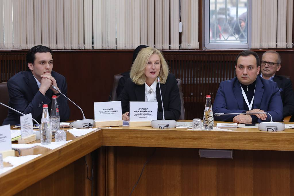 photo_5424622211601398220_y