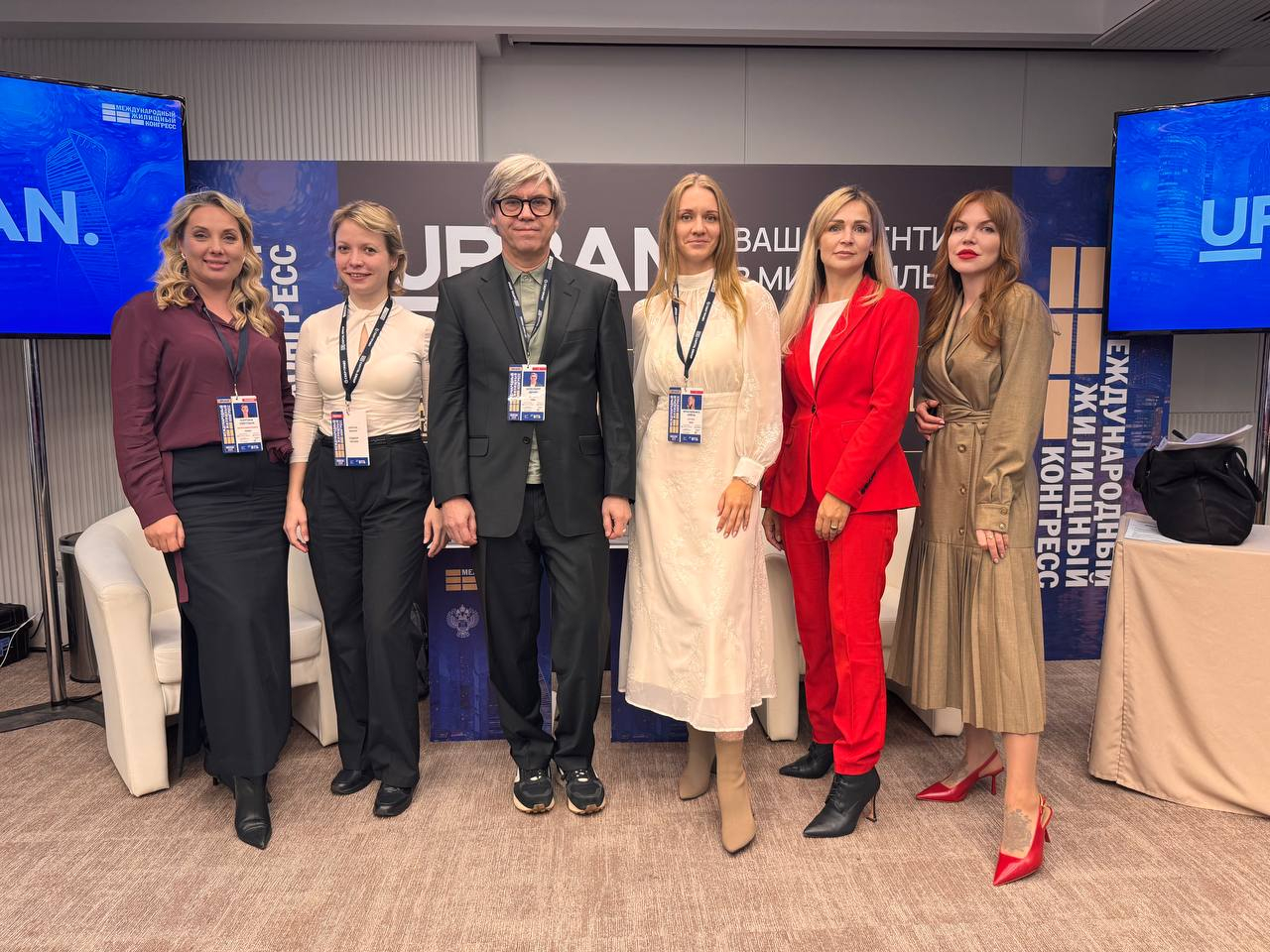 photo_5442829939473775601_y