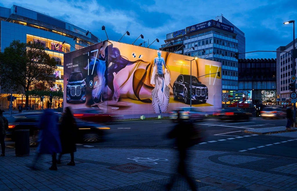 csm_slider-stroeer-aussenwerbung-giant-duesseldorf-bmw